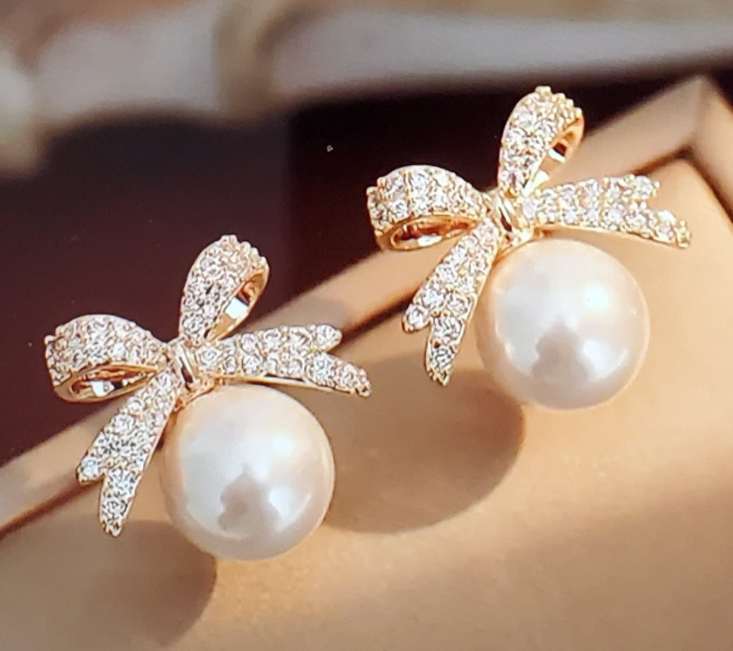 Rhinestone Bow w/Faux Pearl Stud  Earrings