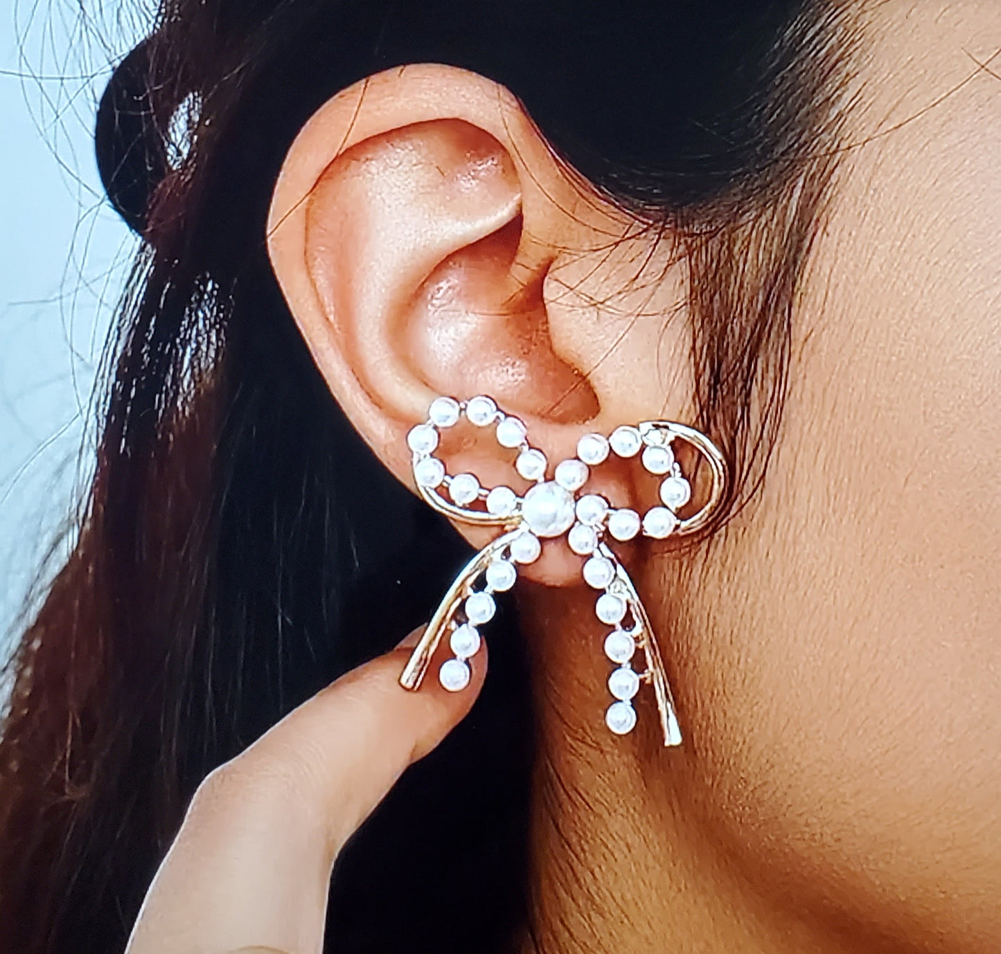 Tiny Faux Pearl Inlaid Bow Earrings